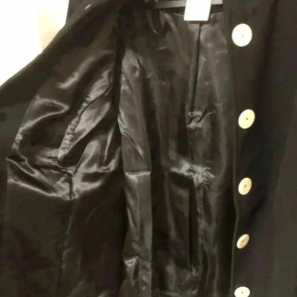 Short blazer w. decorative buttons black - Picture 7 of 11